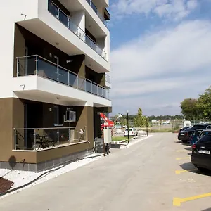  Apartment Airport - Across From Airport